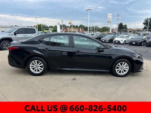 Used 2025 Toyota Camry LE FWD image 5