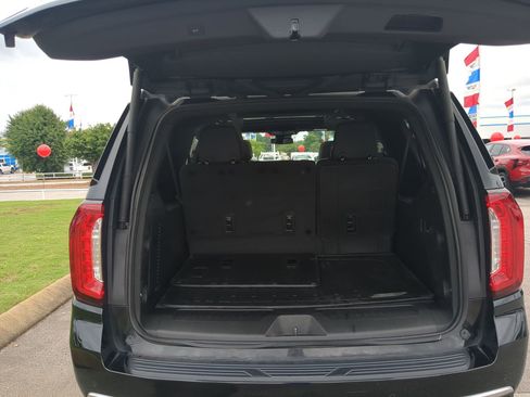 Used 2023 GMC Yukon XL SLT w/ SLT Premium Package AWD/4WD image 23