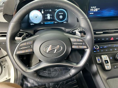 Used 2023 Hyundai Palisade Limited w/ Winter Package AWD/4WD image 11