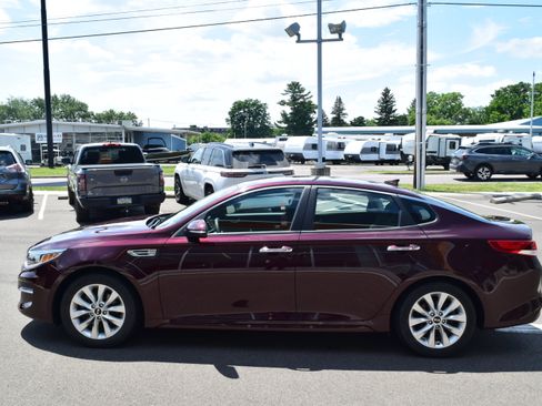 Used 2017 Kia Optima LX w/ Option Group 014 FWD image 4