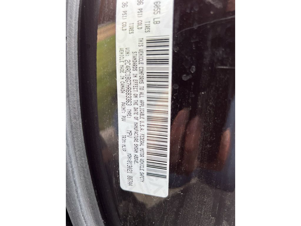 Used 2017 Chrysler Pacifica Touring-L FWD image 30