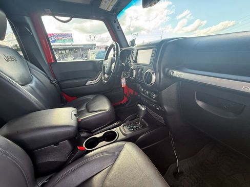 Used 2015 Jeep Wrangler Unlimited Rubicon w/ Dual Top Group AWD/4WD image 25