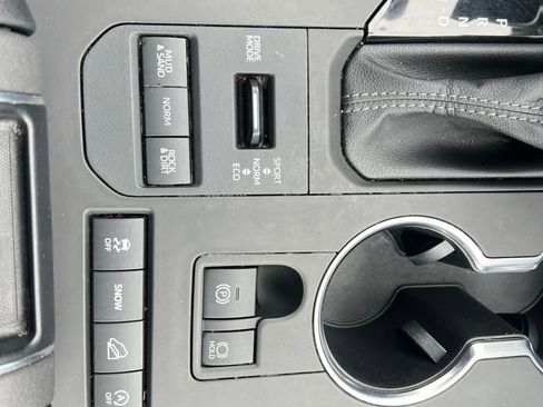 Used 2022 Toyota Highlander XLE image 33