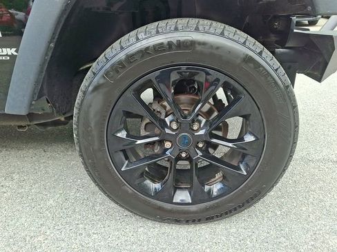 Used 2018 Jeep Wrangler Unlimited Sport S AWD/4WD image 14