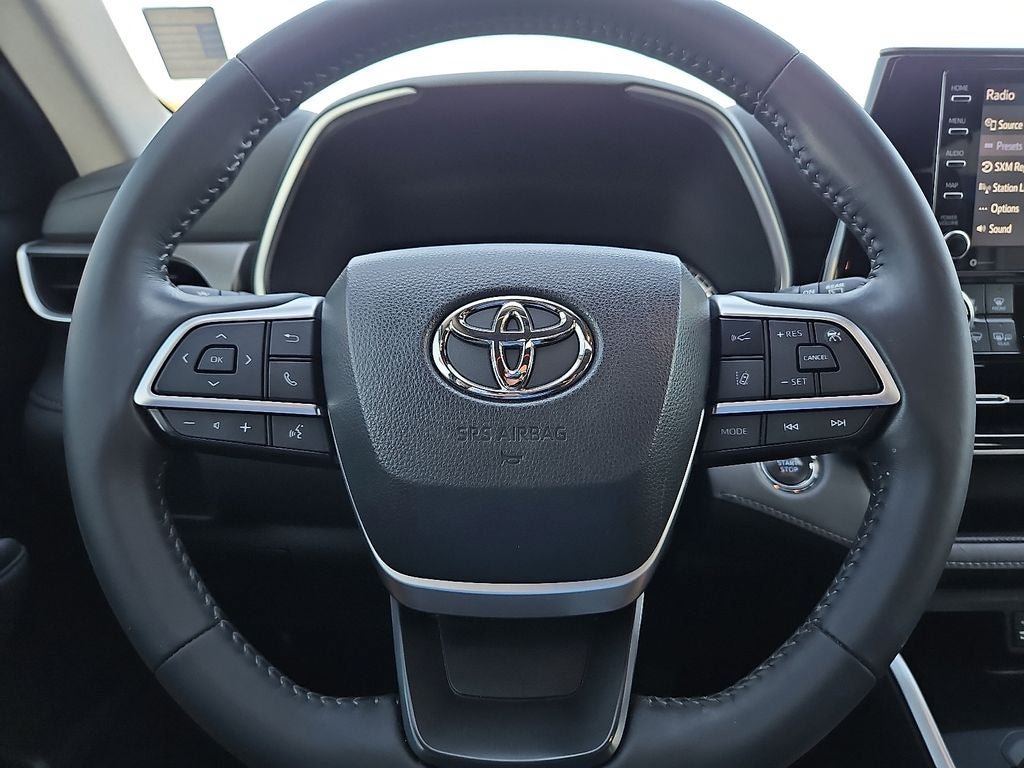 Used 2022 Toyota Highlander XLE FWD image 30