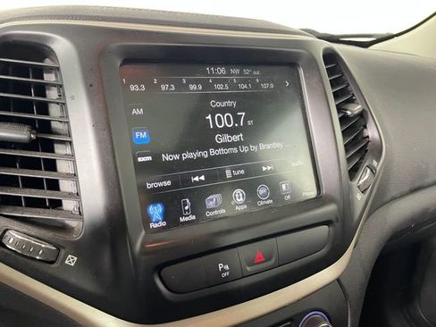 Used 2017 Jeep Cherokee Latitude w/ Comfort/Convenience Group image 7