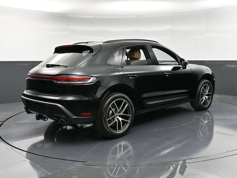 Certified 2025 Porsche Macan AWD/4WD image 8