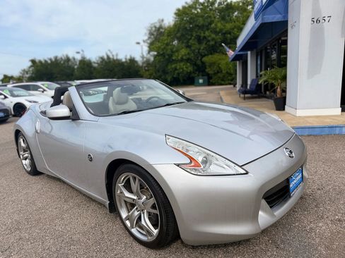 Used 2010 Nissan 370Z Touring w/ Sport Pkg RWD image 15