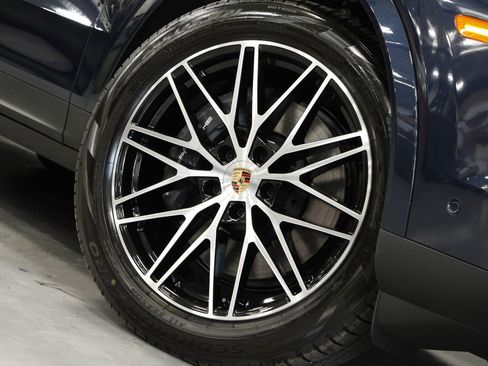 New 2026 Porsche Cayenne Coupe AWD/4WD image 15