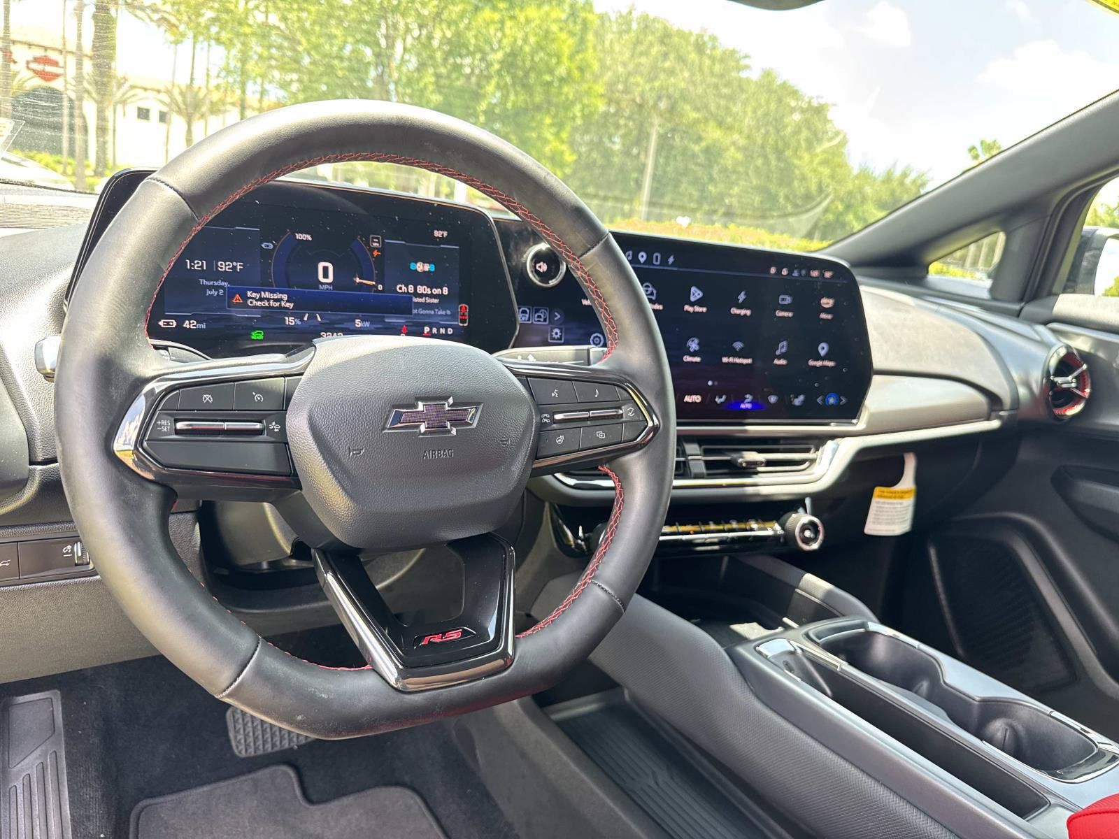 Used 2025 Chevrolet Equinox EV RS FWD image 16