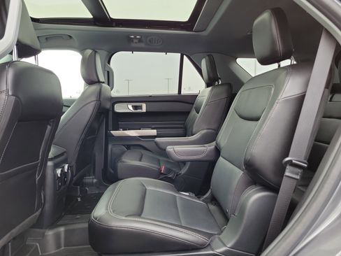 Used 2022 Ford Explorer Limited w/ Equipment Group 301A image 11