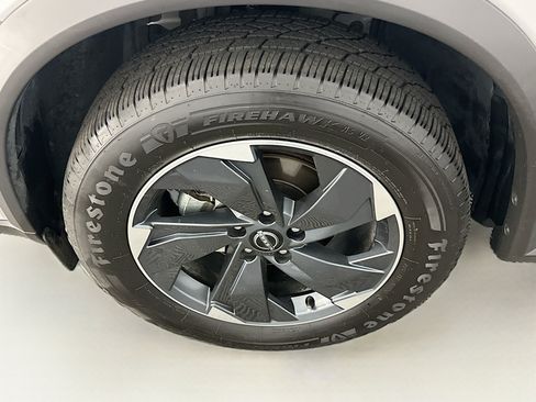 Used 2025 Nissan Rogue SV AWD/4WD image 11