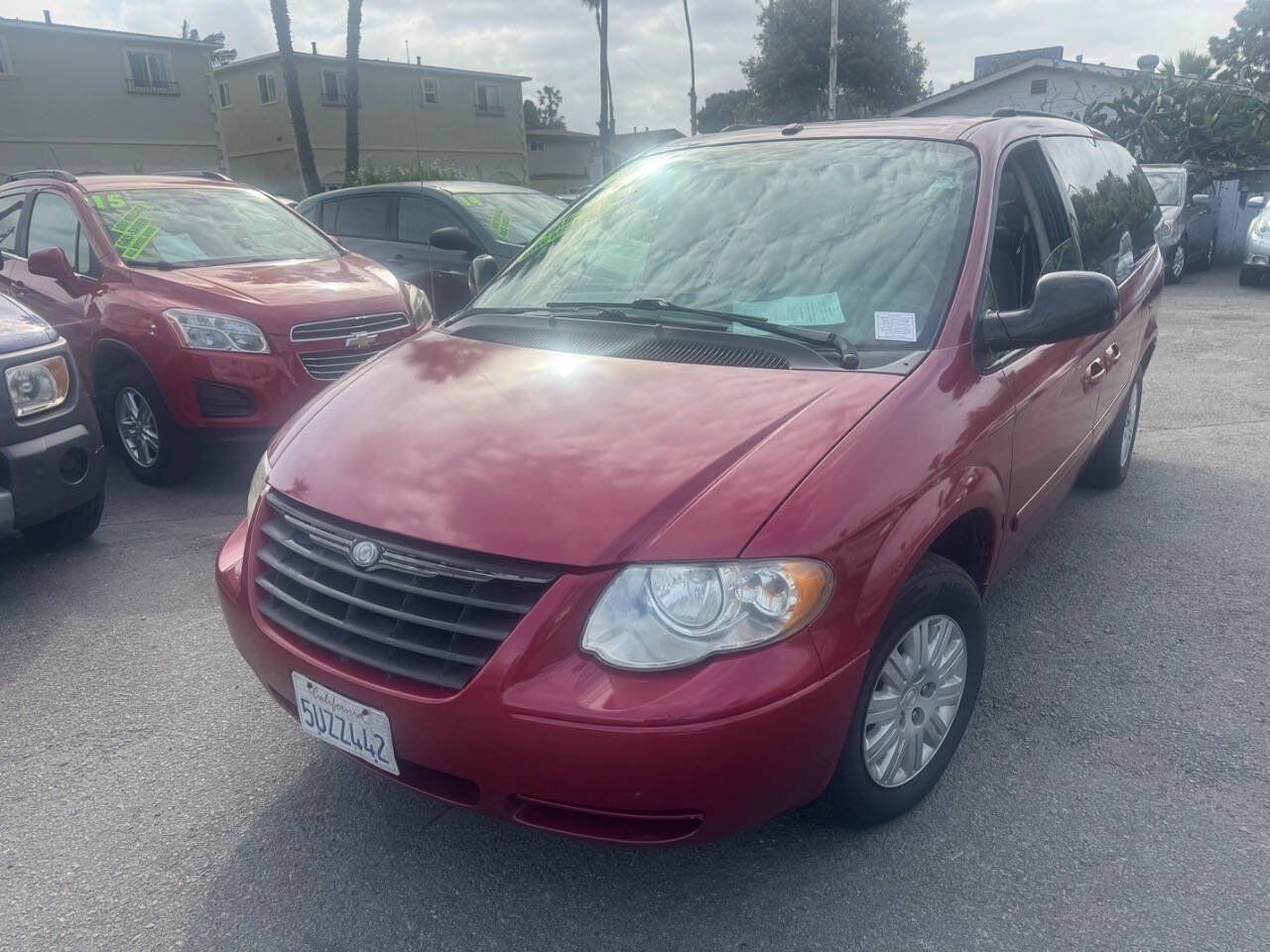 Used 2006 Chrysler Town & Country LX w/ Popular Equipment Group II FWD image 2