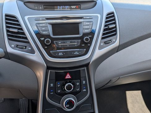 Used 2016 Hyundai Elantra SE FWD image 16