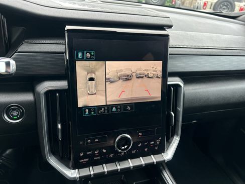 Used 2025 GMC Acadia Elevation image 29