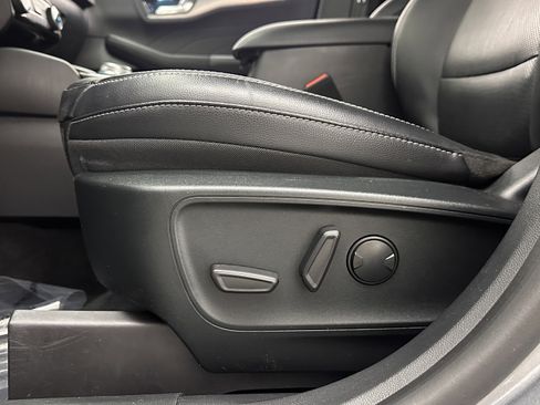 Used 2022 Ford Escape Titanium image 14