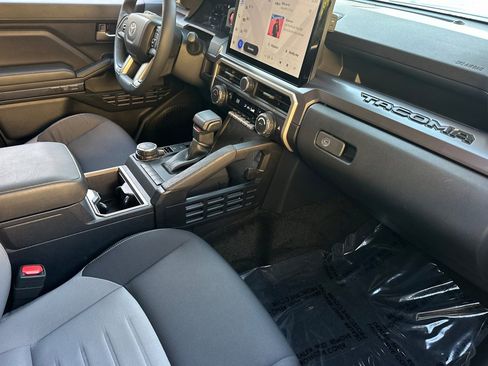 Used 2024 Toyota Tacoma TRD Sport image 14