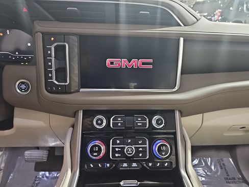 Certified 2024 GMC Yukon XL Denali w/ Advanced Technology Package AWD/4WD image 26