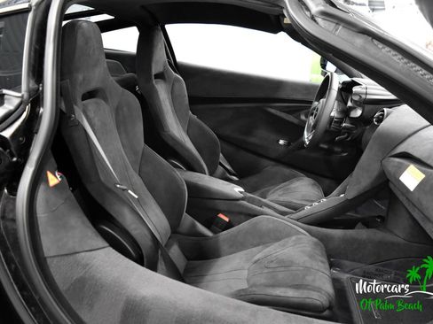 Used 2025 McLaren 750S image 26