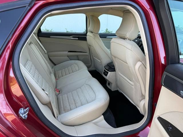 Used 2016 Ford Fusion SE FWD image 19