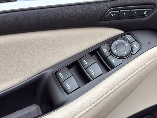 Used 2019 Buick Enclave Premium w/ Experience Buick Package FWD image 11