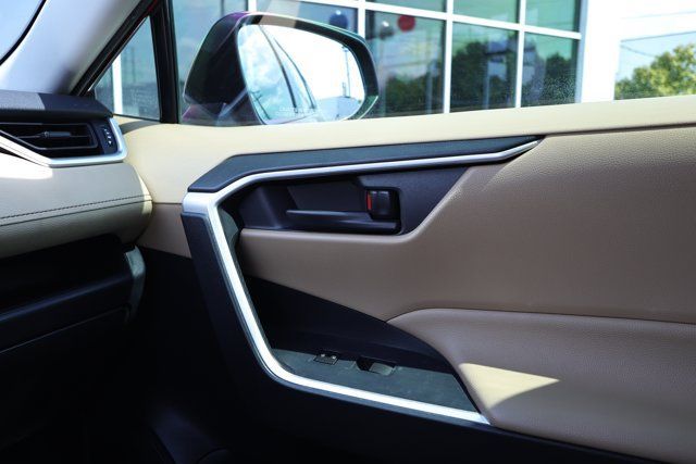 Used 2019 Toyota RAV4 LE FWD image 26