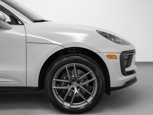 Certified 2026 Porsche Macan AWD/4WD image 15