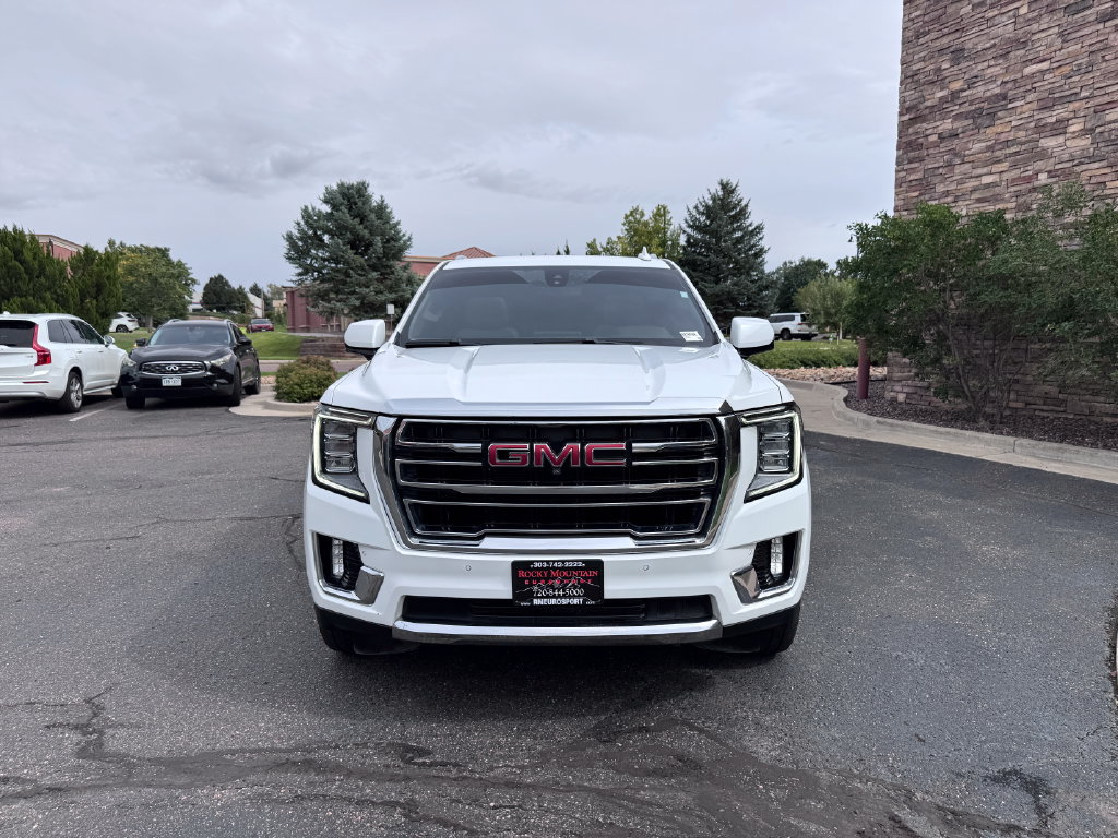 Used 2022 GMC Yukon SLT w/ SLT Premium Package AWD/4WD image 3