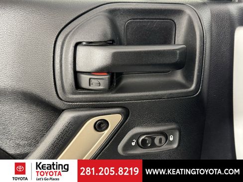 Used 2016 Jeep Wrangler Unlimited Sahara image 11