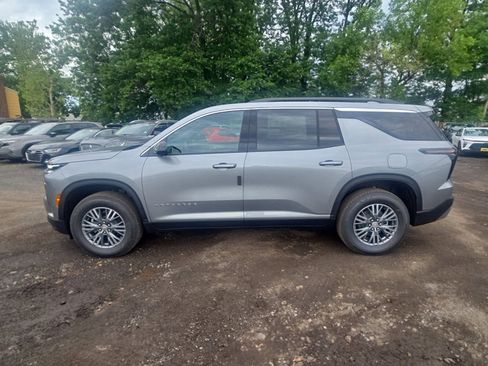 New 2026 Chevrolet Traverse LT w/ Driver Confidence Package AWD/4WD image 7