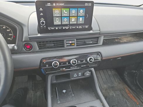 Used 2025 Honda Pilot TrailSport image 14