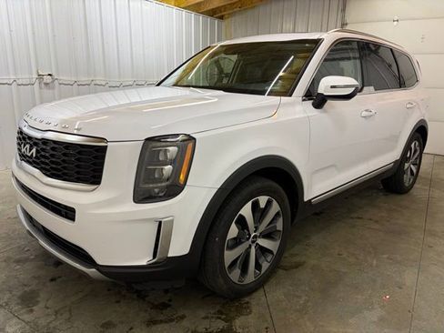 Used 2022 Kia Telluride EX w/ EX Premium Package FWD image 2