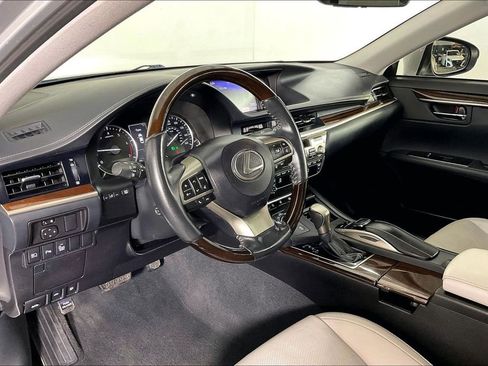 Used 2017 Lexus ES 350 w/ Luxury Package FWD image 18