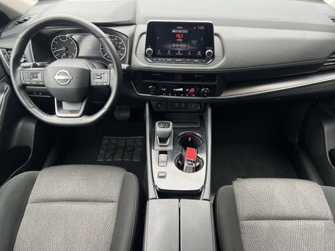 Used 2024 Nissan Rogue SV AWD/4WD image 2