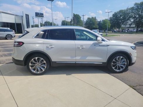Certified 2022 Lincoln Nautilus Reserve w/ Luxury Package AWD/4WD image 2