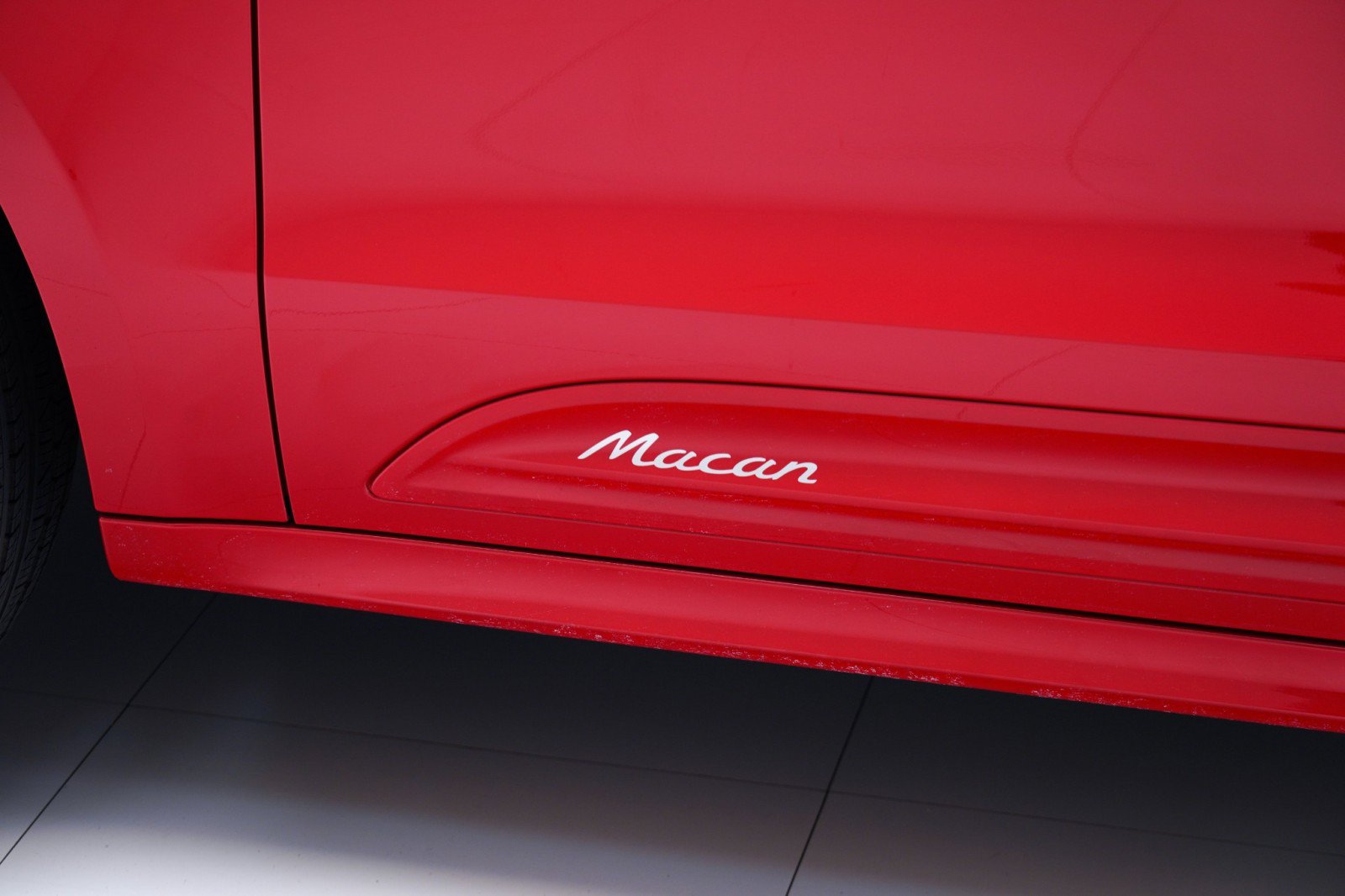 Certified 2026 Porsche Macan AWD/4WD image 13