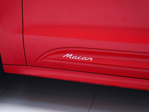 Certified 2026 Porsche Macan AWD/4WD image 13