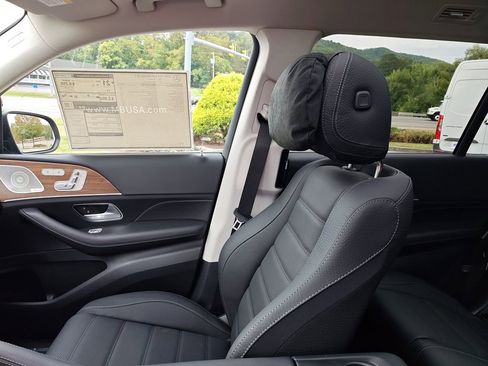 New 2026 Mercedes-Benz GLS 450 4MATIC image 26