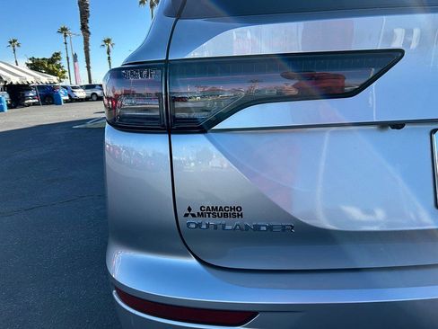 New 2026 Mitsubishi Outlander SE image 17