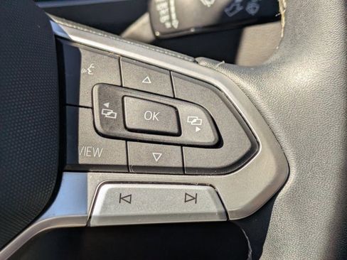 Used 2022 Volkswagen Tiguan SE image 22