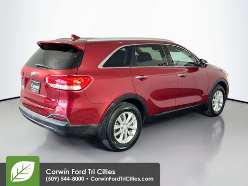 Used 2016 Kia Sorento LX w/ LX Convenience Package image 15