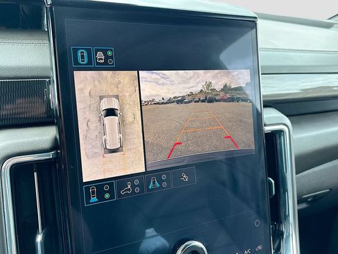 Used 2025 GMC Yukon Elevation AWD/4WD image 14