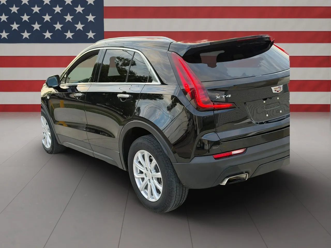 Used 2023 Cadillac XT4 Luxury w/ Cold Weather Package FWD image 10