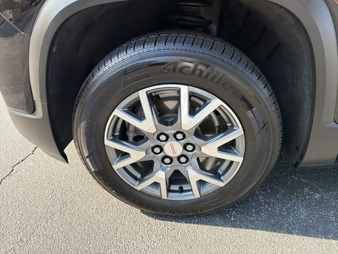 Used 2023 GMC Acadia SLT image 11