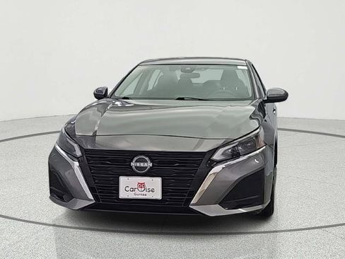 Used 2023 Nissan Altima 2.5 SV image 2