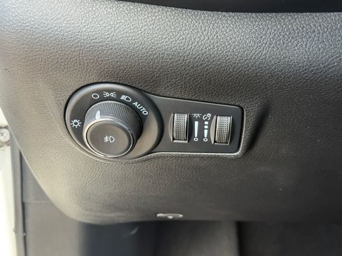 Used 2024 Jeep Compass Latitude AWD/4WD image 16