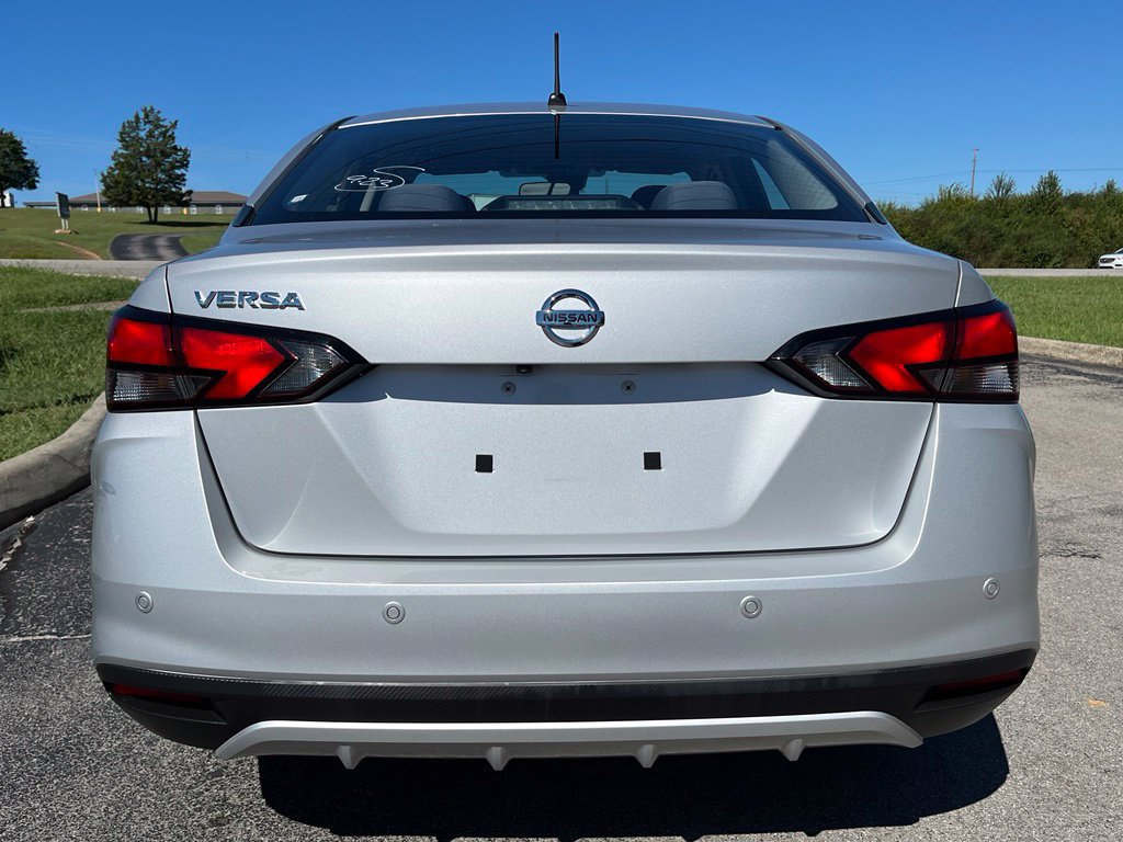 Used 2020 Nissan Versa S FWD image 7