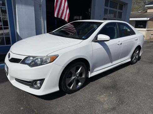 Used 2014 Toyota Camry SE image 4