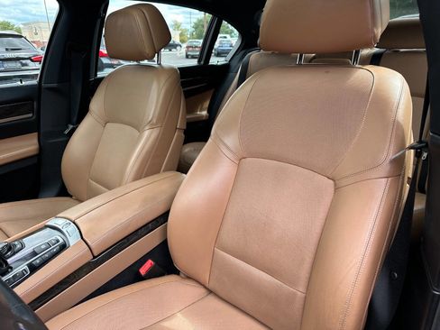 Used 2013 BMW 750Li xDrive image 9