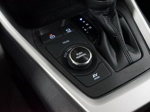 Certified 2024 Toyota RAV4 LE AWD/4WD image 22